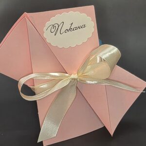 Покана за бал в розово и панделка екрю